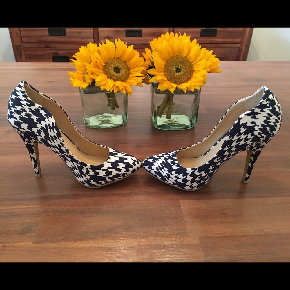 Never worn just fab pumps